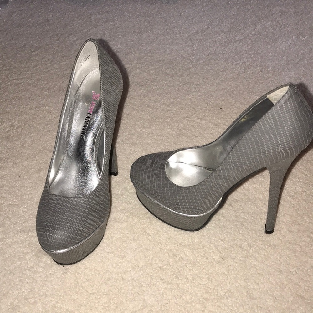 Gray platform heels 👠